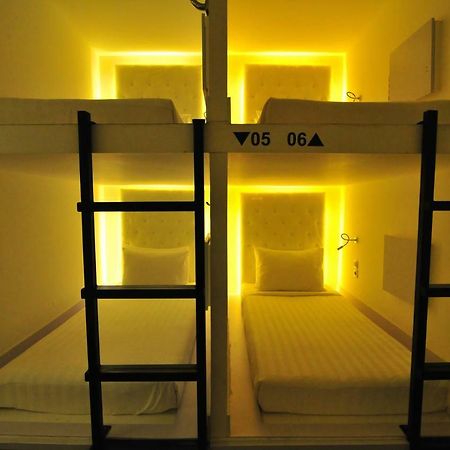 Capsule Hostel Old Batavia Джакарта Екстериор снимка
