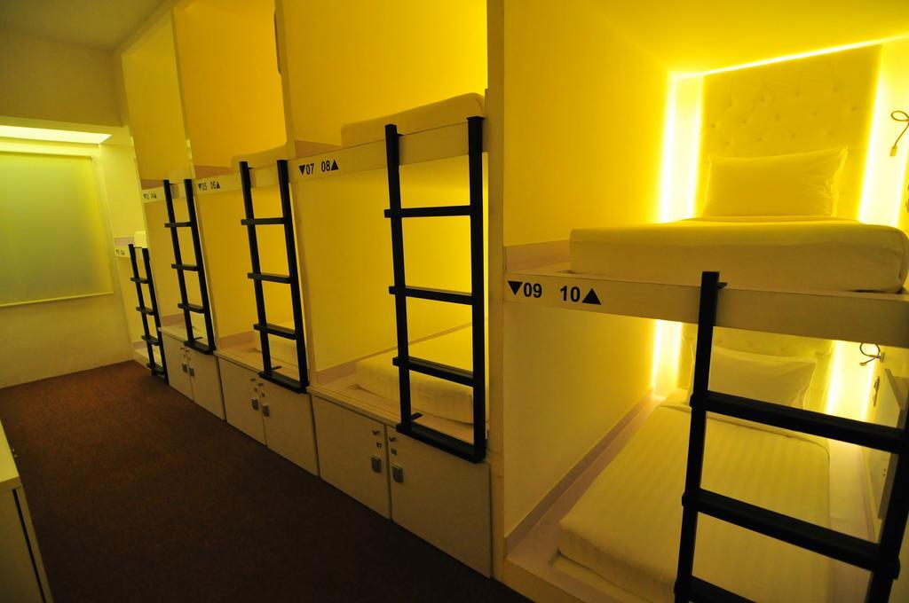 Capsule Hostel Old Batavia Джакарта Стая снимка