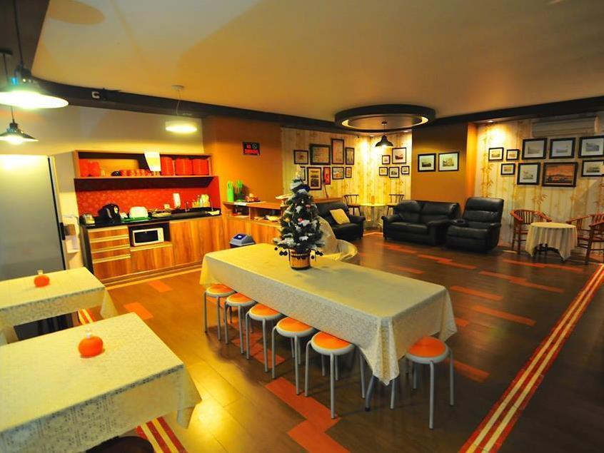 Capsule Hostel Old Batavia Джакарта Екстериор снимка