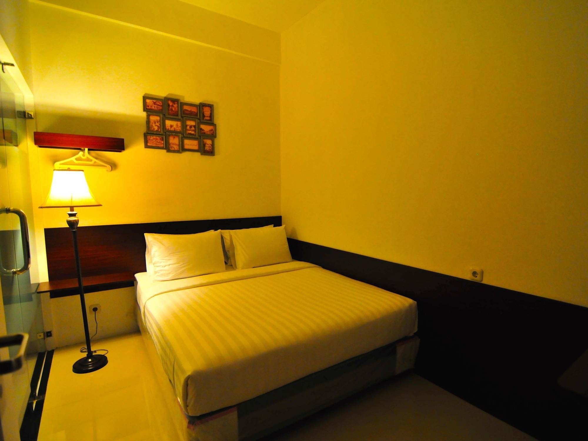 Capsule Hostel Old Batavia Джакарта Екстериор снимка