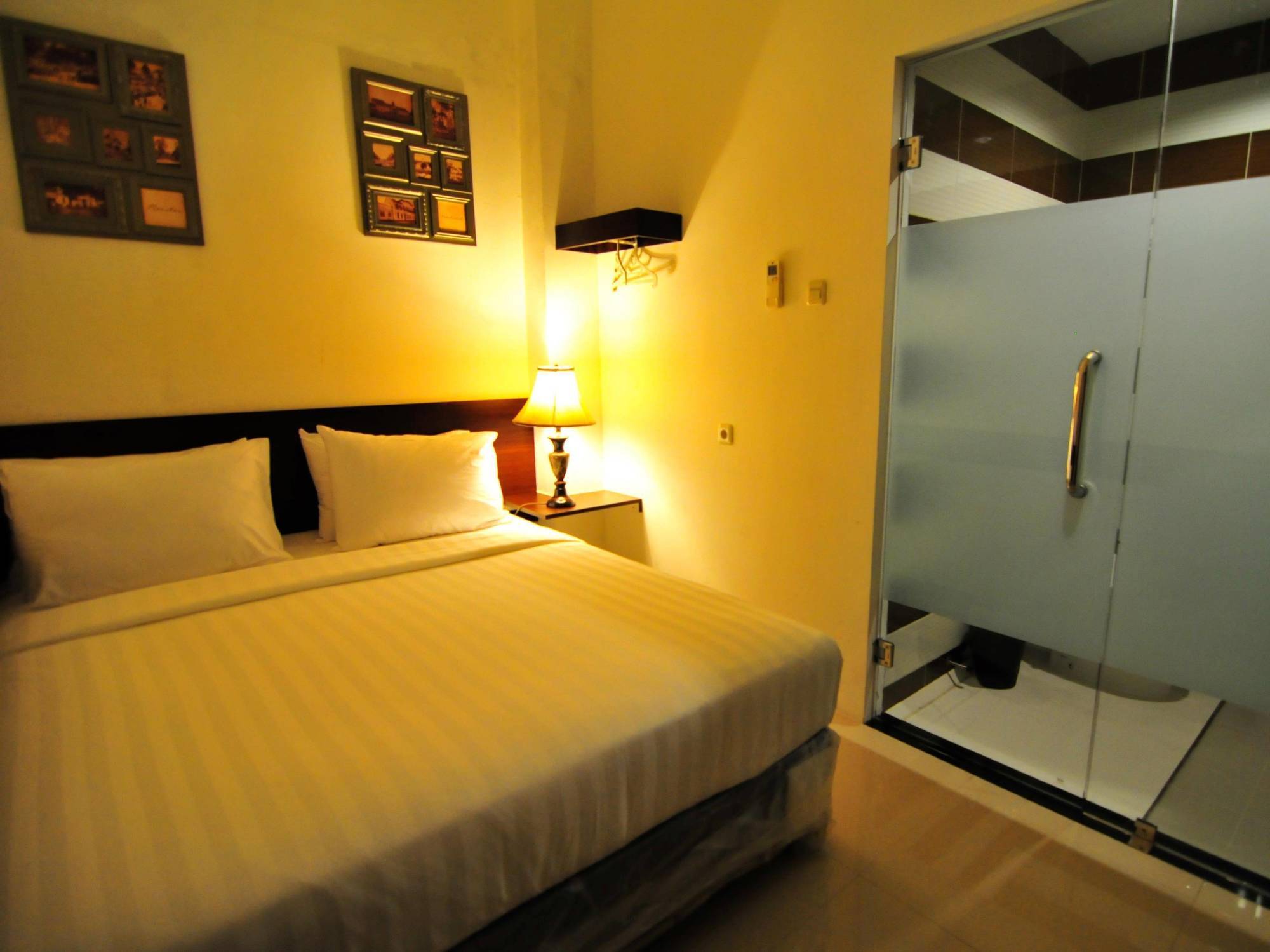 Capsule Hostel Old Batavia Джакарта Екстериор снимка