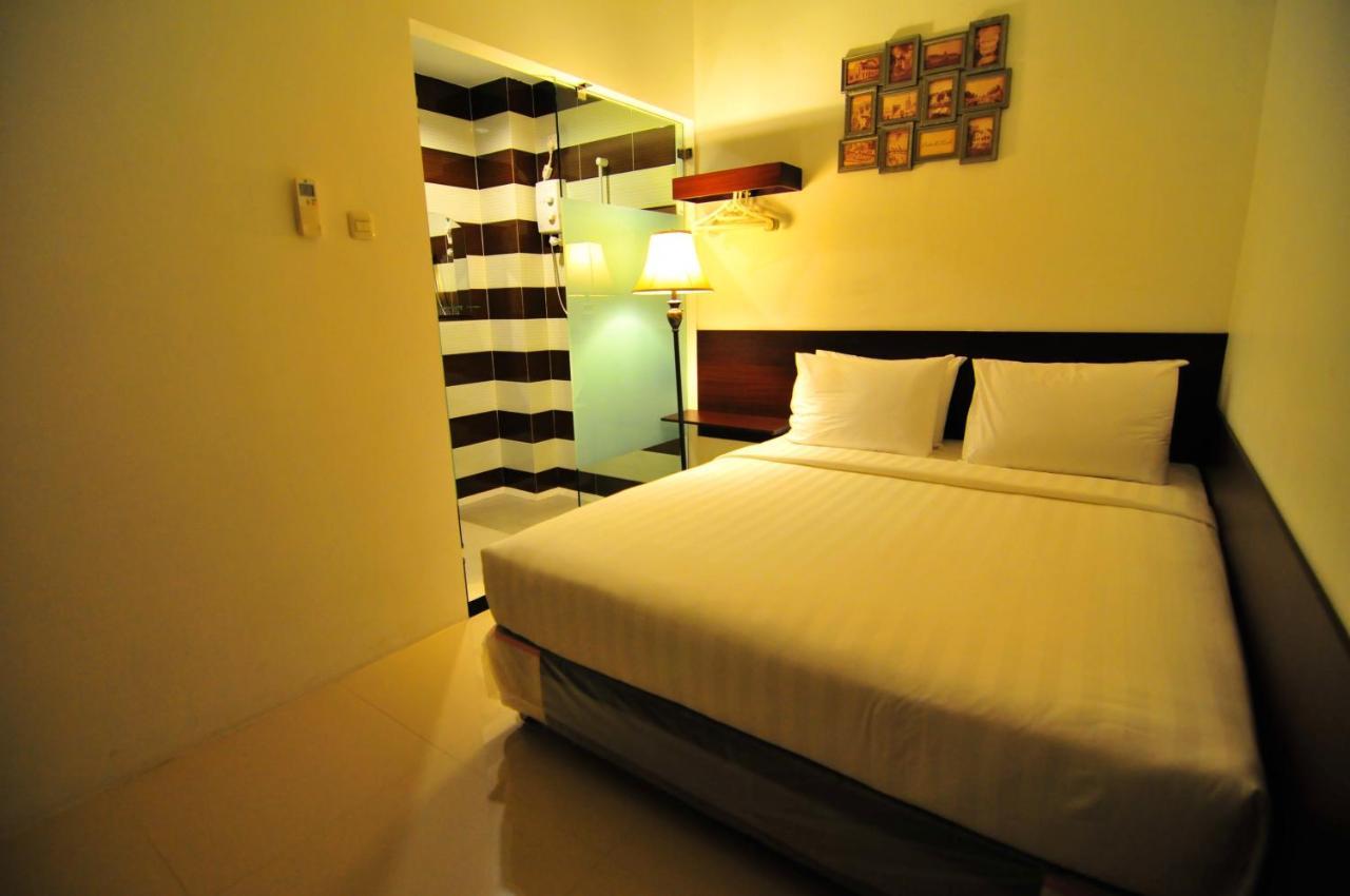 Capsule Hostel Old Batavia Джакарта Екстериор снимка