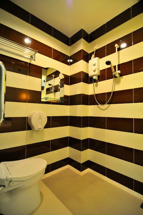 Capsule Hostel Old Batavia Джакарта Екстериор снимка