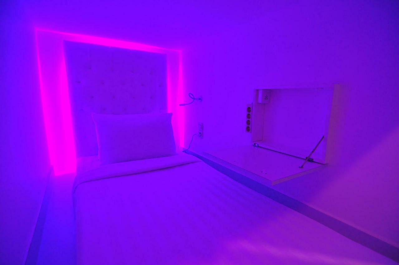 Capsule Hostel Old Batavia Джакарта Екстериор снимка