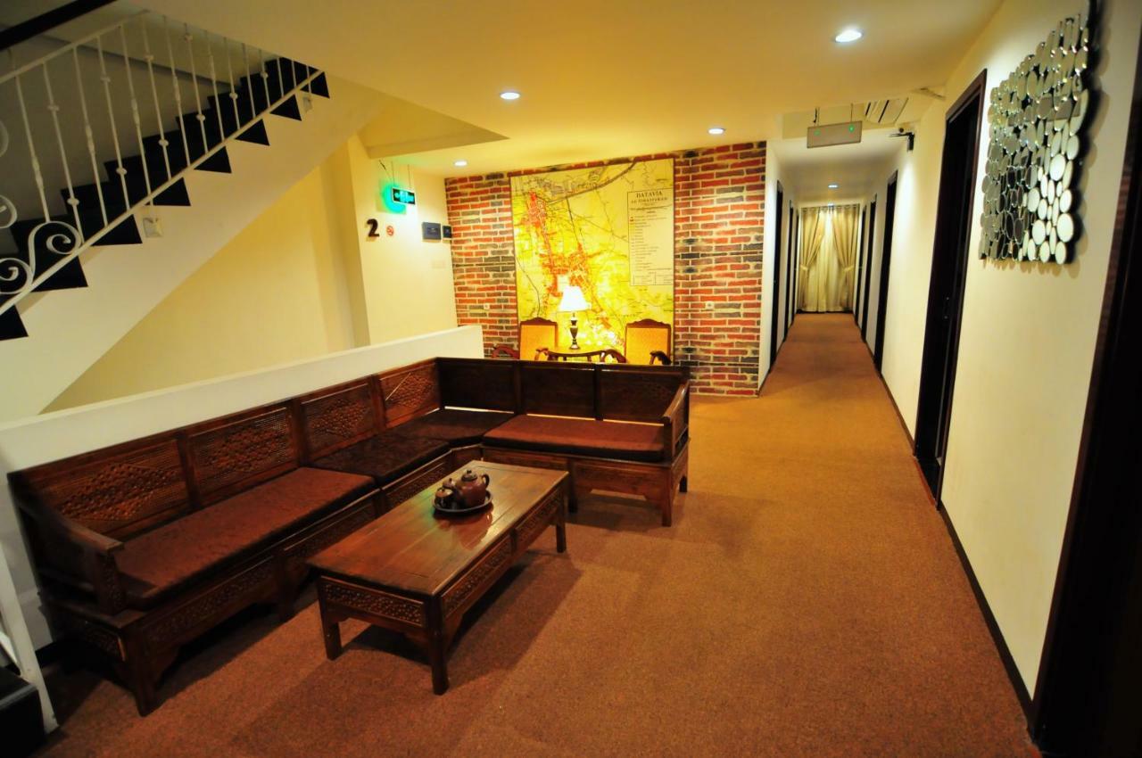 Capsule Hostel Old Batavia Джакарта Екстериор снимка