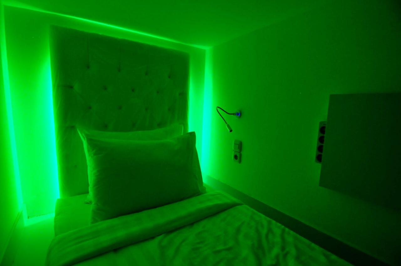 Capsule Hostel Old Batavia Джакарта Екстериор снимка